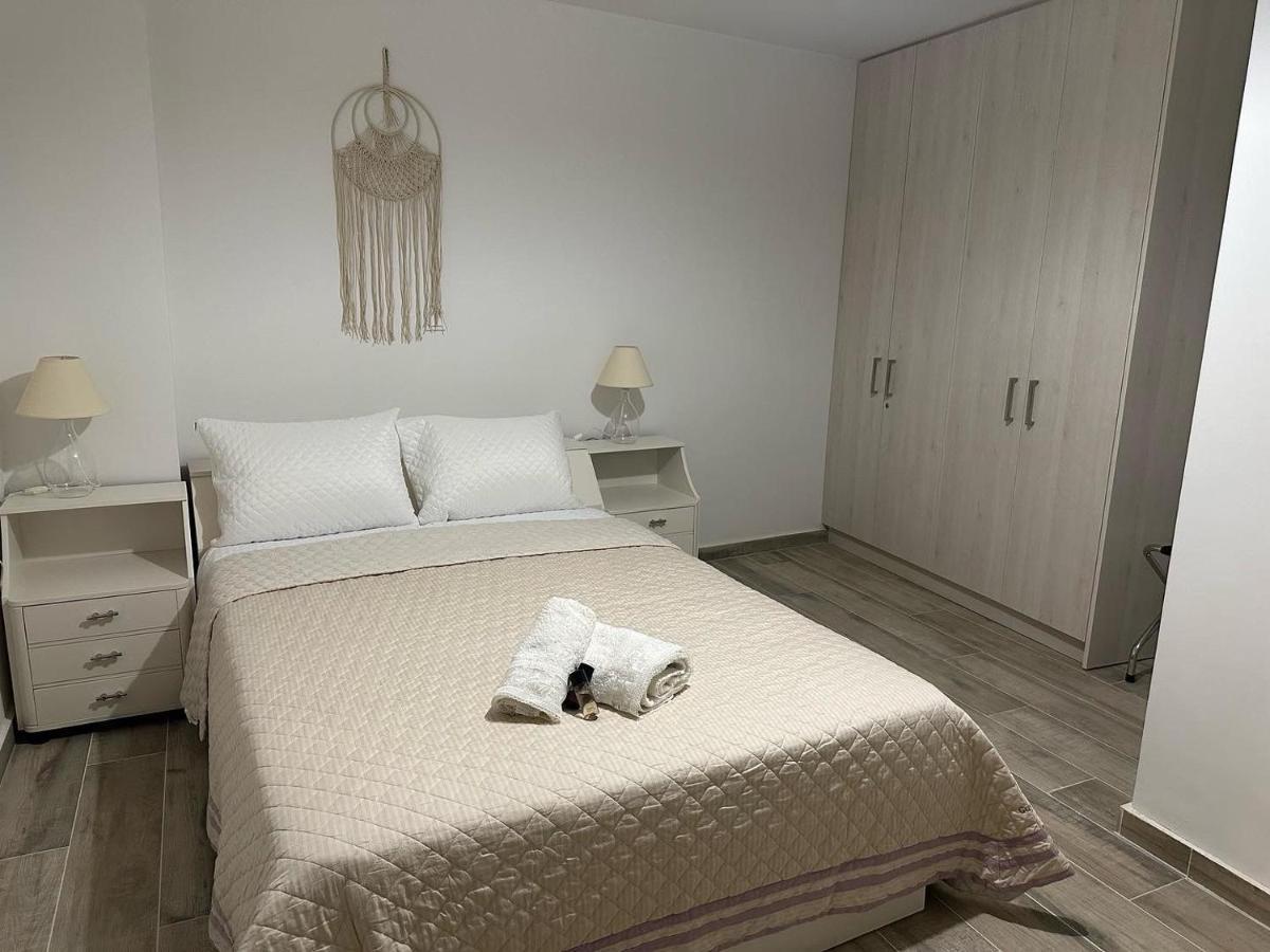 Piraiki Coastal Accommodation Пирей Экстерьер фото