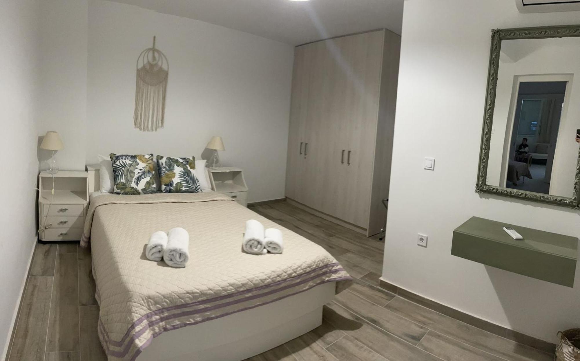 Piraiki Coastal Accommodation Пирей Экстерьер фото