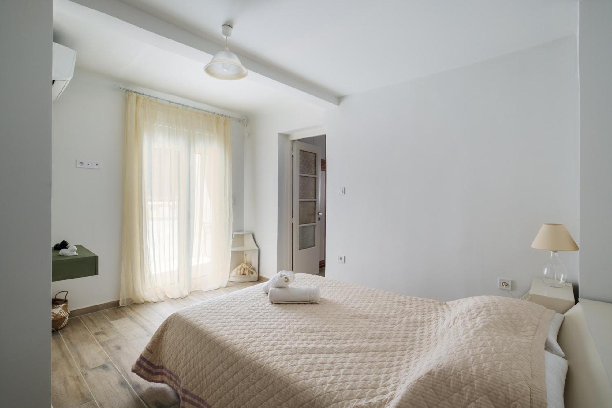 Piraiki Coastal Accommodation Пирей Экстерьер фото